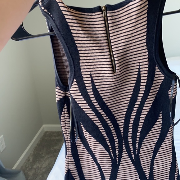 Pretty little thing dress - Picture 3 of 3